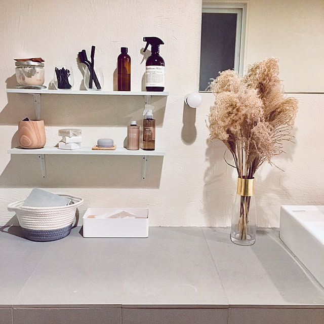 SABONスクラブ,SABON,インゾーネ,ACTUS,ティッシュケース,フラワーベース,ススキのドライフラワー,100均,マーチソンヒューム,無印アロマストーン,無印良品,自作棚,洗面スペース,賃貸,海外インテリアに憧れる,北海道,いいね&フォローありがとうございます♡,Bathroom,ススキ,棚DIY,脱衣所 nuunaorの部屋