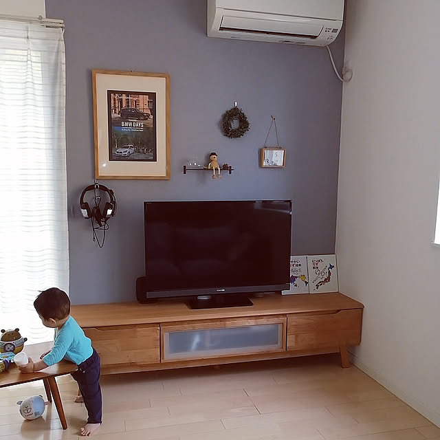 Lounge,100均,シンプル,すっきりとした暮らし,グレーが好き,買ってよかったもの,ダイソー,ニトリ,ナチュラル,セリア,テレビ台,ヘッドホン置き場,ポスター,アクタス,木目調,こどものいる暮らし NANOの部屋