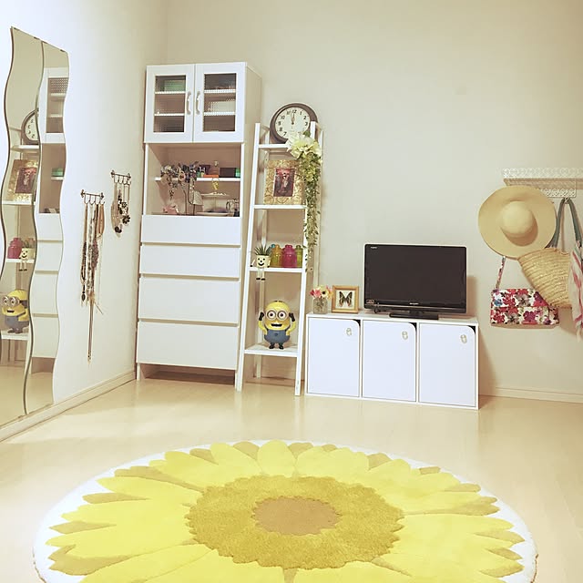 Bedroom,セリアの取っ手,蝶々標本,ニトリの棚,ひまわりのラグ♡,IKEA,ホワイトインテリア htmの部屋