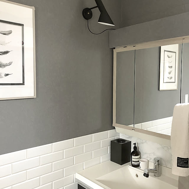 Bathroom,ウォールライト,AJライト,メトロタイルシート,メトロタイル,クッションシート,ダイソーリメイクシート,ダイソー,洗面所,北欧インテリア,モノトーン,壁紙屋本舗,壁紙DIY,モノトーン好き,モノトーンインテリア,IGやってます,IG→miki_lovehome,グレーインテリア,洗面所DIY YukIの部屋