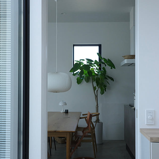 【写真でルームツアー】素材のかけ算を楽しむ、シンプルで洗練された空間。______tnoieさんのお家をご紹介！
