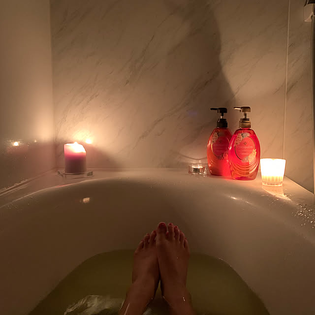 バスルーム,Bathroom,バスタイム,南国スパ,ココパーム,おうち時間,サラヤ,ホワイトインテリア,海外インテリアに憧れる,シャンプー収納,海外インテリア,清潔感,建売でもおしゃれにしたい！,お風呂収納,ヘアケア,建売住宅,清潔を保つ,シンプルインテリア,南国風,シンプル,建売,Bathroom syの部屋