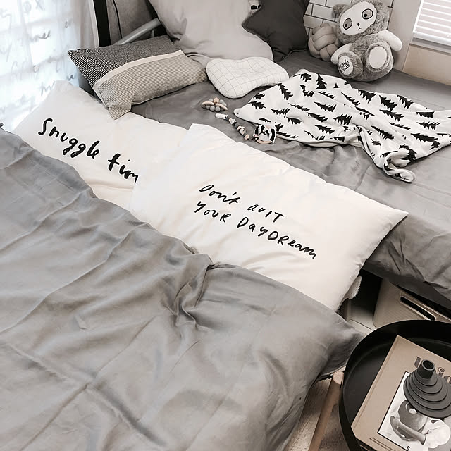 Bedroom,ウォールランプ,AJランプ,AJライト,グレー好き,グレーインテリア,ラブザリネンの寝具,ラブザリネン,ベルメゾン,モニター当選,モノトーン好き,北欧インテリア,モノトーン,IGやってます,IG→miki_lovehome,壁紙屋本舗,壁紙DIY,和室,サブウェイタイル風壁紙,コンクリート風壁紙 YukIの部屋