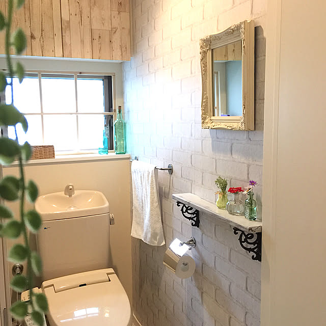 Bathroom,セルフリフォーム,壁紙DIY,ヒメコバンソウ,格子窓に憧れる,窓枠DIY,セリアのリメイクシート cherryの部屋