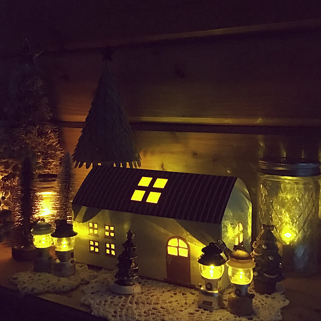 My Shelf,コールマンのミニチュアランタン,お菓子の箱リメイク,ライトアップ✨,2017 11.25,クリスマス,コメントお気遣いなく♡,見ていただいてありがとうございます♡,イベント楽しんでおります♪,いいね押し逃げごめんなさい(>_<),いいね！ありがとうございます◡̈♥︎,LEDライト,リメイク,動物わたろん mintteaの部屋