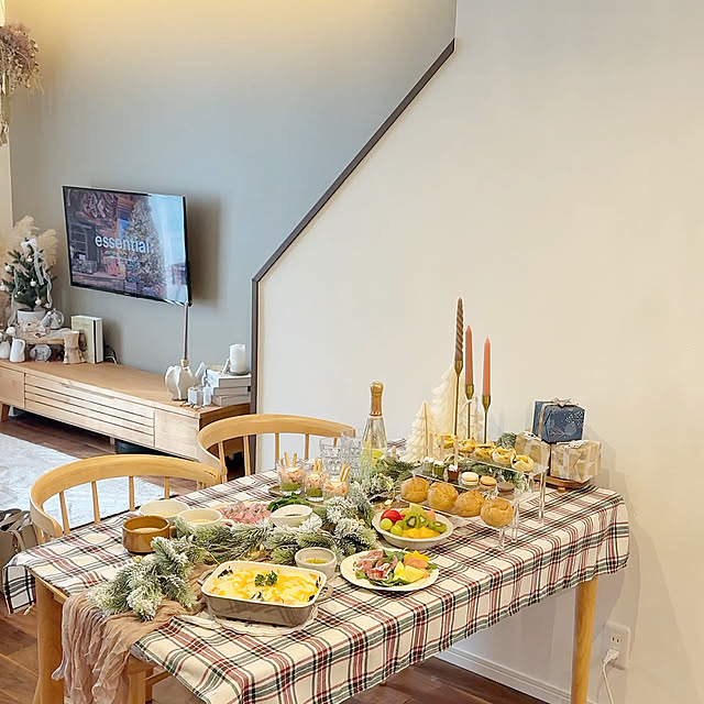 My Desk,クリスマスパーティー料理,クリスマスパーティー,あたたかい料理,ナチュラルカラー,好きな風景,ドライフラワーのある暮らし,ベージュインテリア,淡色インテリア,ベージュが好き♡,instagram→kyoro_home,淡色女子,器好きな人と繋がりたい,クリスマス,木製家具,季節を楽しむ kyoro_homeの部屋
