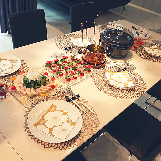 Lounge,ダイニングセット,ホテルライクに憧れる,大理石テーブル,おもてなし,クリスマス,食器,食器好き,クラスティーナ,バーミキュラ,ナハトマン,リチャードジノリ,チルウィッチ,アヒージョ,クチポール,ホーロー鍋,ノリタケ,テーブルコーディネート,marimekko,マリメッコ,クチポール GOA mitowaの部屋