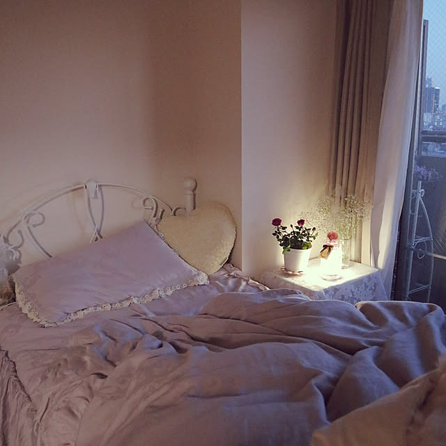 Bedroom,乾燥対策,ていねいな暮らし,レトロ,好きなものに囲まれて暮らす,ラドンナ,アンティーク,アロマディフューザー,ガーデニング,ニトリ,かすみ草,シャビーシック,ガーリー,ミニバラ,花のある暮らし,加湿器,アイアン,アールデコ,姫部屋 m_chinの部屋