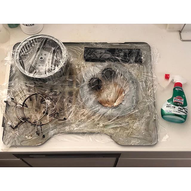 換気扇パーツ,キッチンマジックリン,ラップで覆う,換気扇掃除,大掃除,instagram nono.0129,日々を切り撮る,くらしの風景,暮らし,暮らしを楽しむ,おうち時間,日々の暮らし,日常風景,Kitchen nono.0129の部屋