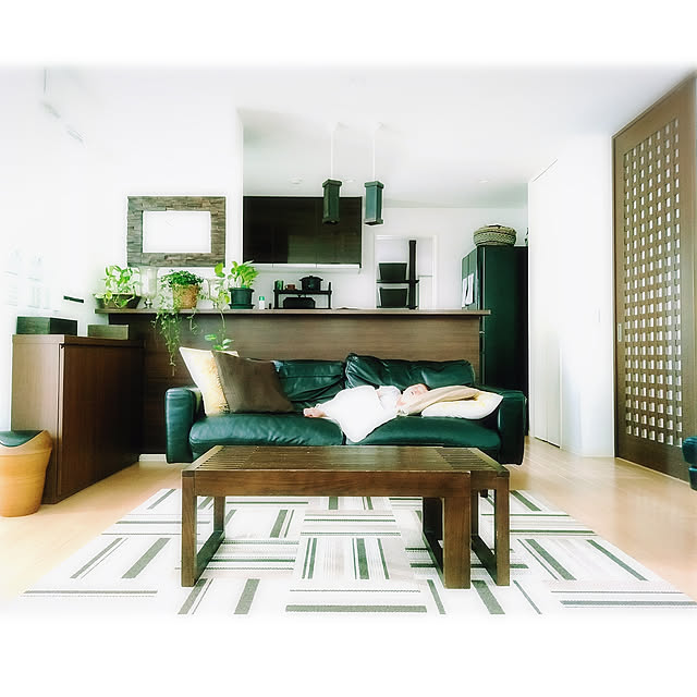 Lounge,観葉植物,ダークブラウン部,マットブラック部,アジア工房,コメントお気遣いなく♡,ケユカダイニングテーブル,建売,建売住宅,山善,グリーンのある暮らし,格子戸,コバエ取り,多肉植物,BotaNice,コバエバイバイ♡,返信前にｺﾞﾒﾝﾅｻｲ > <,ダークブラウンが好き,東リ タイルカーペット,ケユカソファー,ケユカローテーブル,フランフラン kodaminの部屋