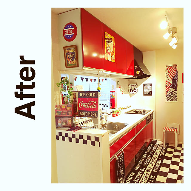 Kitchen,after,赤色,100均,アメリカンダイナー,ケロッグ,アメリカン雑貨,コカコーラ,カッティングシート,DIY,スーパーメイクアップシート,市松,アサヒペン,市松模様クッションフロア,白黒,チェッカーフラッグ,ROUTE66,中身はスーパーボール,ガムボールマシーン,赤好き,キッチン yucoの部屋