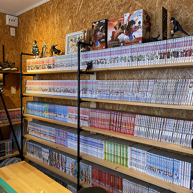 OSBボード,OSB合板,フィギュア棚,男部屋,秘密基地,漫画本収納,コミック収納,漫画本,ガス管DIY,ガス管,造作棚,工務店でたてました,Overview komaの部屋