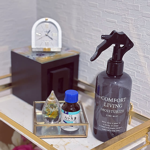 Bathroom,イギリス製の蒔絵コースター,WAKOの時計,ゴールドインテリア,小樽土産のリングホルダー,セリアのスプレーボトル,セリア,ハッカ油,ハッカ油スプレー,夏の暮らし準備 aureaの部屋