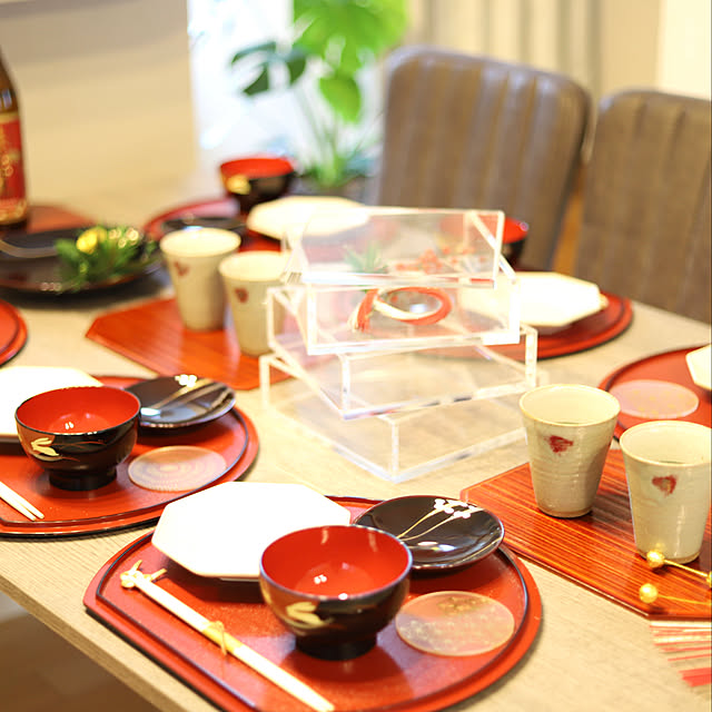 TODAY'S SPECIAL,箔コースター,LAKOLEの食器,toumeiコースター,半月盆,クリアお重,イベント参加,アクリルお重箱,うさぎ柄のお椀,お正月テーブルコーディネート,お正月インテリア,遅くなりましたが,お正月,スリコ,謹賀新年,3COINS,お正月ディスプレイ,My Desk tomoccoの部屋