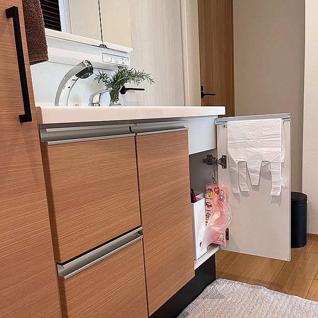 Bathroom,隙間収納,100均アイテム,注文住宅,シンプルが好き,タイル壁,子どもと暮らす,築8年,男の子3人,すっきり暮らす,子供のいる暮らし,掃除しやすい部屋づくり,収納にお金は使わない,洗面台 Sakaの部屋