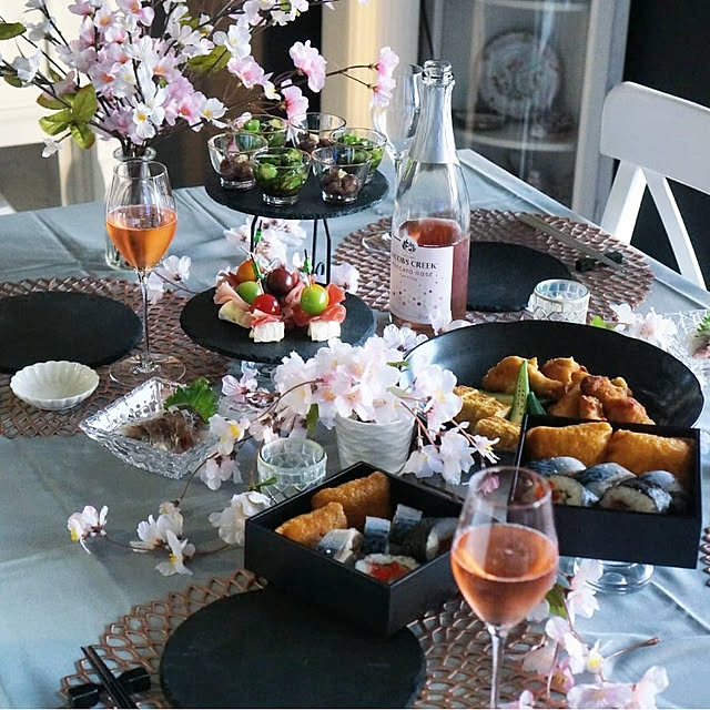 おうち花見,桜,おうち時間を楽しむ,マンション暮らし,海外インテリアに憧れる,シンプルモダン,ダイソー,コメントお気遣いなく♡,北欧モダン,100均,マンションインテリア,インテリア好き,プチプラインテリア,北欧モノトーン,イケア,100均インテリア,DIY,花のある暮らし,インテリア,セリア,フライングタイガー,シンプルインテリア,造花,おうちごはん,家飲み,ワイン mlemonの部屋