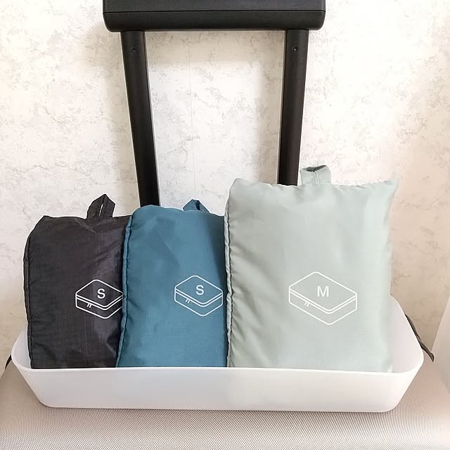 Overview,リピート買いアイテム,無印良品,ポリエステルたためる仕分けケース,スーツケース,隙間トローリー,グリーンのある暮らし,レースカーテン,フィンランドスタイル,ダイソー,カーテンタッセル,100均,グレージュ,ベージュ,ペペロミア ジェミニ,ヒメモンステラ,山善,模様替え中 meiの部屋