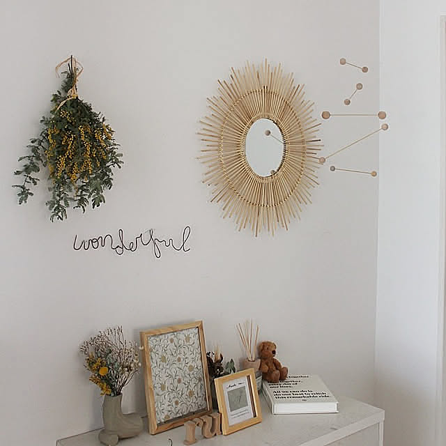 On Walls,ウッドモービル,woodmobile,DIY,韓国インテリア,北欧ナチュラル,ナチュラルインテリア,淡色インテリア,オブジェ,丁寧な暮らし,ミモザスワッグ,willammorris,ウィリアムモリス,庭の花,リビングインテリア,3COINS,スリコ comiriの部屋