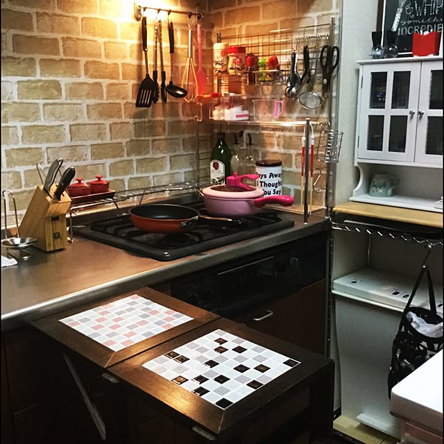 Kitchen,キッチン改造中,レンガ柄壁紙,モザイクタイル,キッチンワゴンＤＩＹ,ニトリ,照明,セリア,DIY,一人暮らし,ハンドメイド yujinの部屋