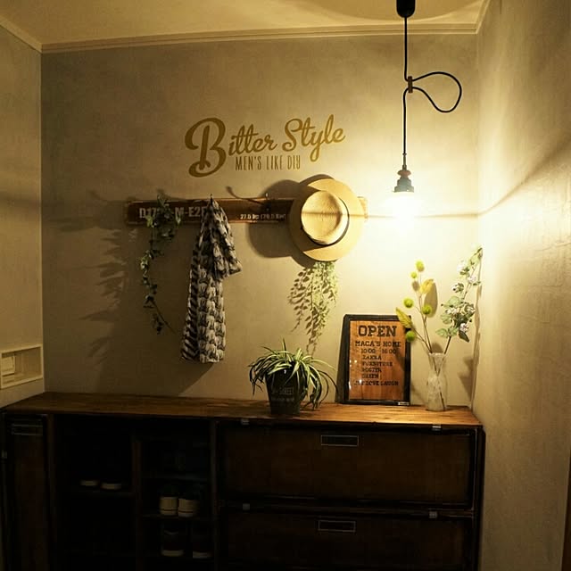 Entrance,照明,DIY,男前,カフェ風,インダストリアル,雪の宿系インテリア,後藤照明,カッティングシート,ダイソーのフェイクグリーン,下駄箱DIY,壁をペンキで塗る,IG⇨maca_home,ブログよかったら見てみて下さい♩ macaの部屋