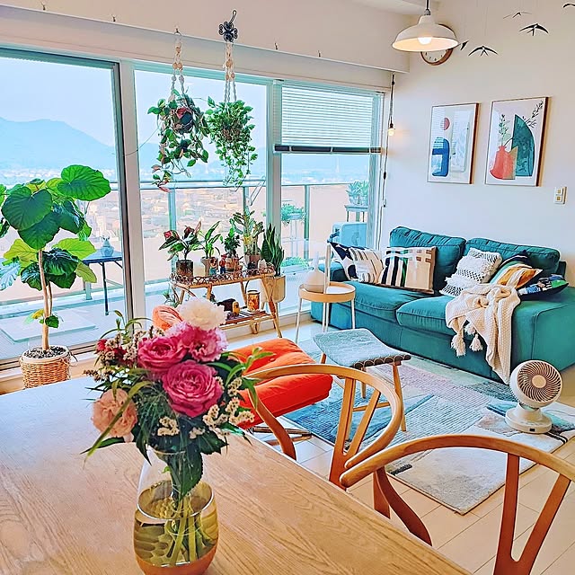 Lounge,ボタニカルインテリア,イベント参加中♡,いつも有り難う御座います♪,お家大好き引き篭もり,観葉植物のある暮らし,アートポスター,リビングダイニング,夏,お花貰うと嬉しい,ぼちぼちマイペースに♪ eの部屋