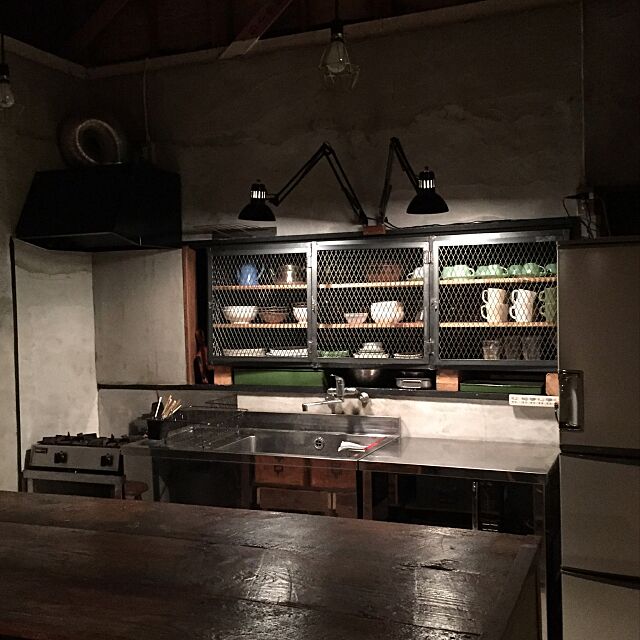 Kitchen,DIY,インダストリアル,食器棚,築40年リノベーション。,夜のキッチン,リノベーション中,溶接 inakasochi_djangoの部屋
