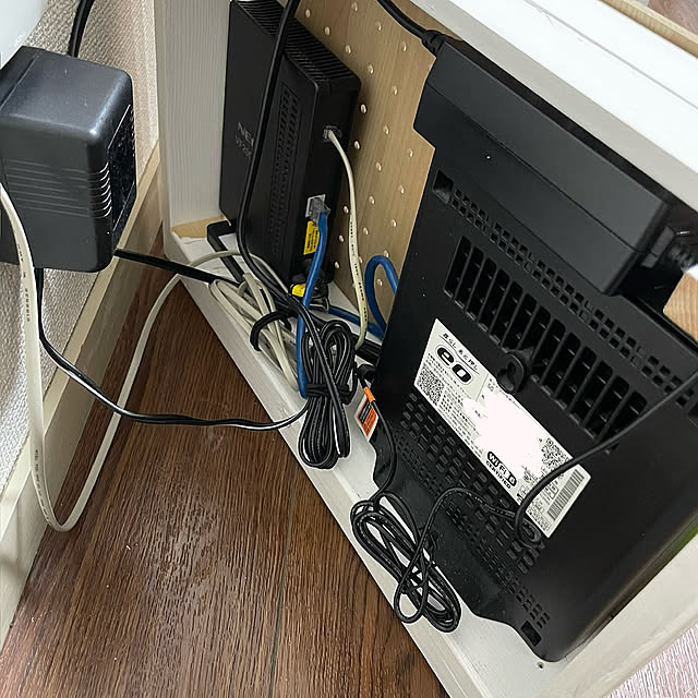 Entrance,wi-fi目隠し,Wi-Fiルーター,Wi-Fiルーター隠し,端材 DIY,100均,シンプル,賃貸,ミニマル,子供のいる暮らし,ダイソー,DIY,2×4材,ダイソーDIY naireeeの部屋