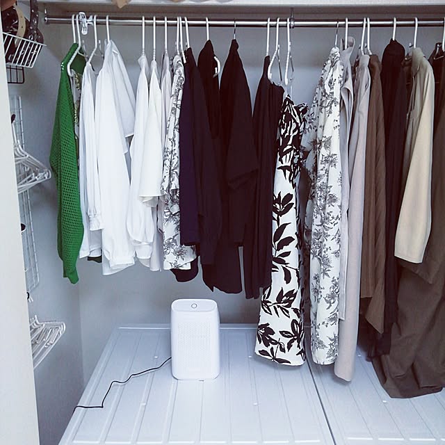 My Shelf,湿気対策,クローゼットの中,湿気が多い家,除湿器,除湿対策,すっきり暮らす,みていただきありがとうございます❤️,建売住宅,ホワイト,居心地の良い空間作り,イベント参加♡,小型除湿器 nyantarouの部屋