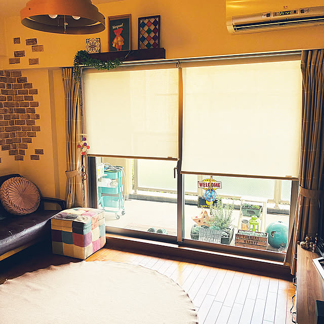 Overview,籐のランプシェード,籐のかご,T O S O洗えるロールスクリーン,カーテン・ブラインド,照明,カフェ風,ガラス雑貨,サヴィニャック,れんが壁紙,100均,セリア,ベランダ,籐のチェスト,カラフル,無印良品,ステンドグラス風,マンション暮らし yumizoの部屋