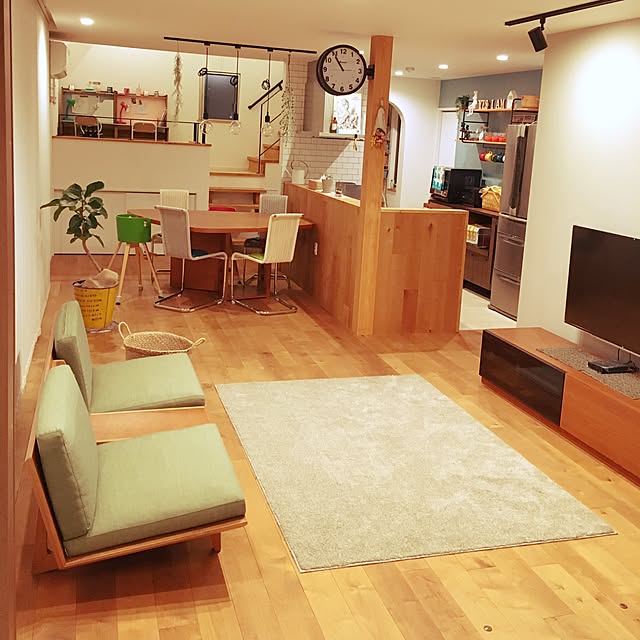 Overview,アクセントクロス,MUUTO,壁掛けTV,学習机DIY,スキップフロア,板壁,ACTUS,無印良品ラグ,バーチ,DULTON,DIY,niko and…,INOBUN,無印良品,アイアンシェルフ,大黒柱,吹き抜け階段,リビングダイニング Rinの部屋