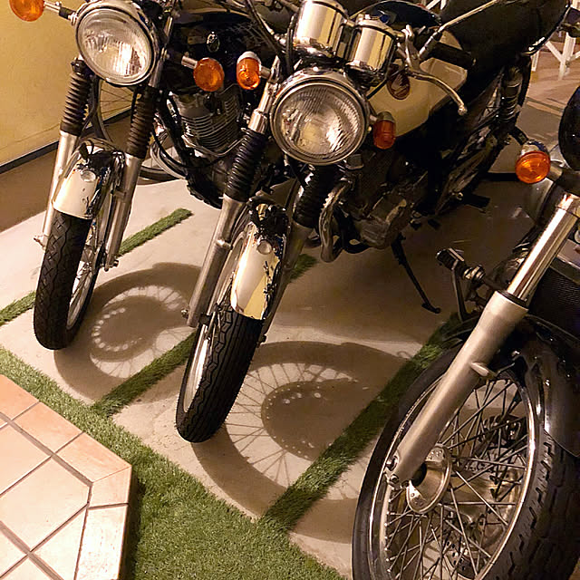 Entrance,整列,バイクガレージ,バイク置き場,いいね、フォロー本当に感謝です♡,玄関 ガレージ,駐車場,バイク,駐輪場,玄関前,庭 DIY,人工芝,玄関周り kaerucoの部屋