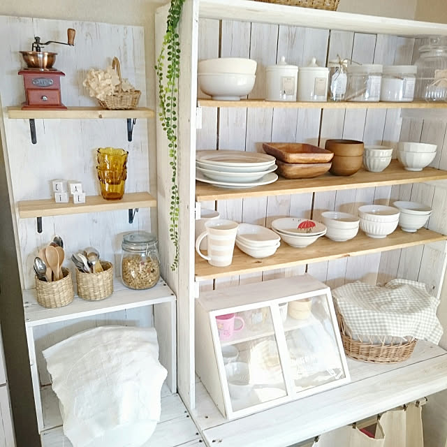 My Shelf,DIY,棚 DIY,ナチュラル,賃貸DIY,食器棚DIY,ショーケースDIY,ナチュラルキッチン,キャンドゥ,カトラリー収納,セリアのかご chiの部屋