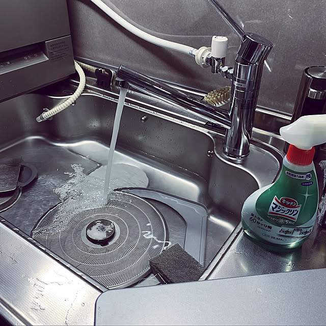 Kitchen,ニトリの毎日取り替えスポンジ,マーナつけ置きキャップ,油ギトギト汚れもスッキリ,換気扇掃除,大掃除,お気に入り♡,皆さんの素敵なインテリアに憧れる❤︎,いつも嬉しいコメントありがとう♡ kiyoeの部屋