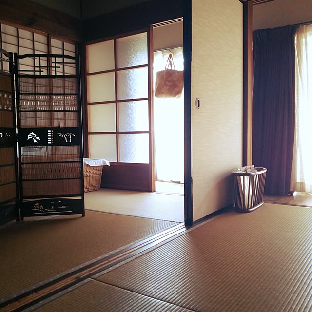 Overview,和室,磨硝子,日本家屋,レトロ,ヴィンテージ,古民家リノベーション,屏風,和風,襖,古民家暮らし,アンティーク,古民家,伝統工芸,漆喰壁,畳,古民家再生,古物雑貨,縁側,間仕切 chaの部屋