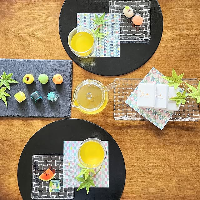 My Desk,ダイソー,グリーン,夏,フェイクグリーン,折り紙,テーブルコーディネート,Daiso,おやつ時間,カフェ風インテリア,スレートプレート,半月盆,ボダムダブルウォールグラス,マンション暮らし,ナハトマン ボサノバ,上生菓子,一口和菓子,ナハトマン　スクエアプレート,ナハトマン　レクタングラープレート,大心堂雷おこし,ハリオ　ガラスの急須,冷茶,輸入洋食器の専門店イデール,RoomClipショッピング love1017の部屋