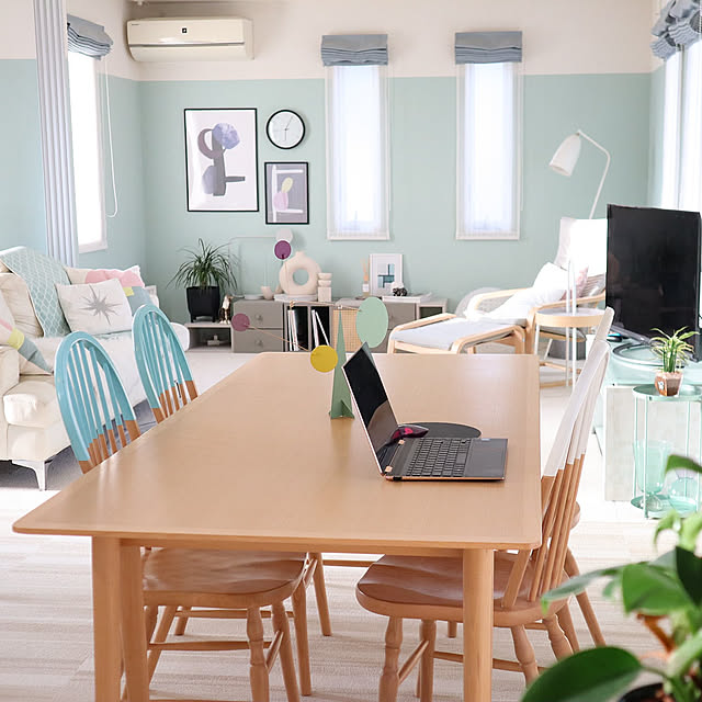 Overview,日の光,スモーキーパステル,五感が喜ぶお部屋づくり,スモーキーカラー,パステルカラーインテリア,ノートパソコン,くすみカラー,ルームスタイリストプロ,テレワーク,ポエング,グリーンのある暮らし,アートのある暮らし,スタンディングモビール,ペンキ壁 Jinaの部屋