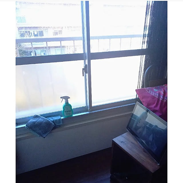 Bedroom,大掃除,団地インテリア,シンプルな暮らし,団地暮らし,シンプルインテリア,寝室,窓拭き,網戸用お掃除クロス,キャンドゥ,ウタマロクリーナー waniwaniの部屋