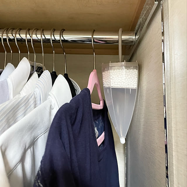 お疲れ気味です:( ›´ω`‹):,クローゼットにぶら下げました,ハンギング除湿アンブレラ,スリコ購入品,ありがとうございます♡,ちょいちょい倶楽部,なごむも大事,上手にコメント出来なくてすみません,お久しぶり投稿,手づくり,気持ちは前向き,いつも良いねコメありがとうございます,出会いに感謝♡,癒やしは大事,見て頂きありがとうございます,出会いを大切に♡,ハタキ倶楽部,ボチボチ頑張るよ,『RCカントリー倶楽部☆』,Bedroom honpoの部屋