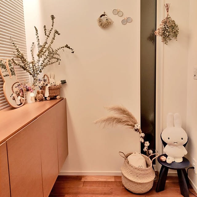 Entrance,北欧インテリア,miffy,Halloween飾り,フローディス,IKEA,ラビットチェア,Studio Clip,ドライフラワー,コットンフラワー,パンパスグラス,かすみ草ドライ,かすみ草リース,ユーカリ,タムバリンちょうちょ,mina perhonen,salut!,3COINS,エコカラット,マグネットフック,Daiso,スワッグ,スワッグ手作り mimoの部屋