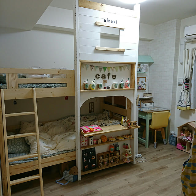 クッションフロア,100均,2段ベッド 転落防止,5人家族♡,おままごと,DIY,2段ベッド,6畳2人部屋,3LDK,カフェ風,壁紙屋本舗,デアウォール,紙粘土手作り,寝室,学習机DIY,子ども部屋,マンション暮らし,Overview tomの部屋