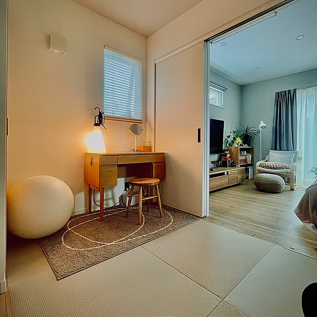Lounge,半畳たたみ,畳のある暮らし,畳,Flos Mayday,FLOS,グレーの壁紙,和室 kurinokiの部屋
