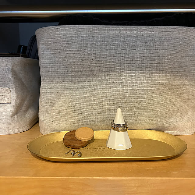 My Shelf,100均雑貨,100均大好き,100均,ゴールドトレイ,アクセサリー見せる収納,アクセサリートレイ,アクセサリーコーナー,アクセサリー,指輪置き,指輪,セリア盛り塩器,セリア盛り塩,セリア,ナチュラル,シンプル rurirurirubyの部屋