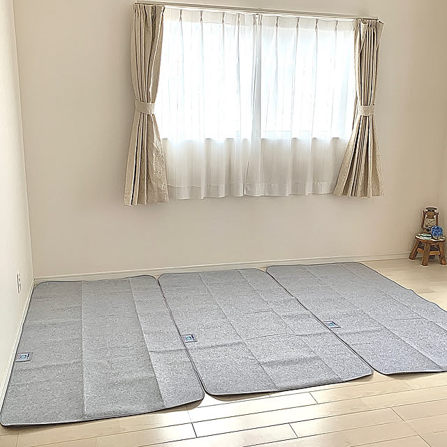 Bedroom,ベッド無し生活,快適な寝室へ,グレー,繰り返し使える,洗える,カビ予防,除湿シート,ニトリ,心地よい暮らし,見てくださってありがとうございます♡,素敵な一日を♪,こどもと暮らす,すっきり暮らす,暮らしを整える,ベッドや床のカビ対策 koko_hikaの部屋