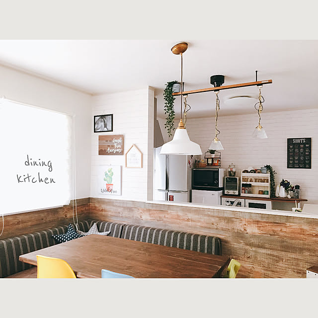 On Walls,無垢材テーブル,雑貨,フェイクグリーン,白レンガ壁紙,ソファ,無垢,建売だけどオシャレハウスを目指します！,100均,北欧風,カントリーも好き,3COINS雑貨,ダイニングテーブル,L字ソファ,観葉植物,カフェ風,ニトリ,ダイソー,アイアンテーブル,男前,照明,建売,ナチュラル,ペンダントライト,IKEA,ダイニング,建売住宅,キッチンカウンター,白レンガ,3COINS,DIY happy-1125.0909の部屋