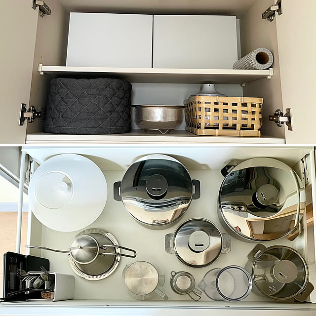 ドリップケトル,サラダスピナー,オールステンレス,無印良品　かご,クリステル鍋,調理器具すべて,調理器具収納,ミニマリスト,ひとり暮らし,シンプルライフ,1K,スッキリ暮らす,Kitchen,竹のかご,ステンレスが好き,カトラリースタンド,カトラリー収納,キッチン引き出しの中,キッチン戸棚上部 Riraの部屋