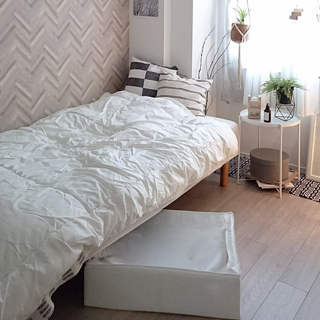 Bedroom,狭い部屋　,ベッドルーム,寝室,ベッド下収納,ホワイトインテリア,ヘリンボーン,アクセントクロス,IKEA,H&M HOME,マンション,マンションインテリア,6畳,グリーンのある暮らし,フェイクグリーン,収納アイデア,いいね、フォロー本当に感謝です♡,コメントお気遣いなく♡,skubb tttbbbの部屋