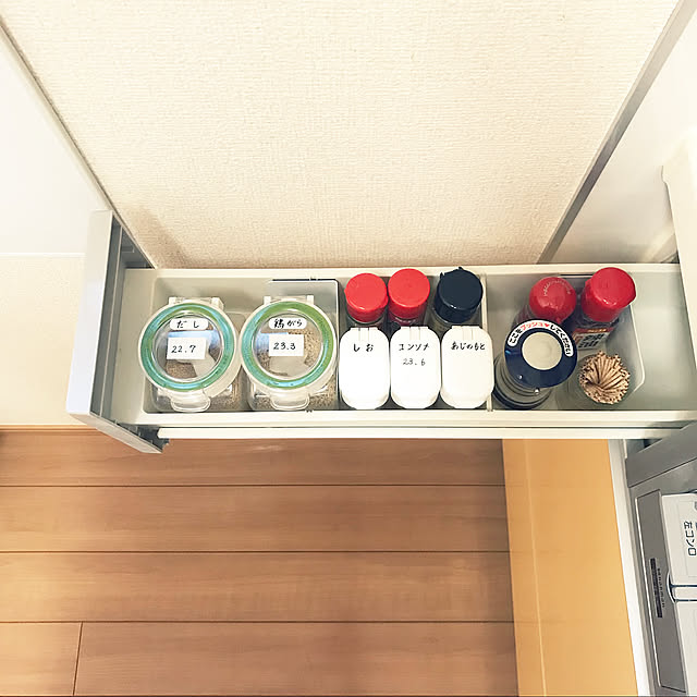 キャンドゥ,セリア,ブックエンド,子供が自分で出来る,家族も使いやすい,調味料入れ,コンロ横の引き出し,コンロ横収納,両面テープ,シンプル,子供と暮らす,ナチュラル,狭小,建売,こどものいる暮らし,ミニマリスト,隠す収納,すっきり暮らしたい,調味料収納,料理苦手主婦,Kitchen,イベント受賞,ありがとうございます,わが家の両面テープ活用法賞 riの部屋