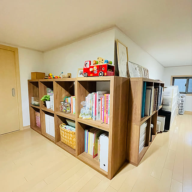 本棚,木製玩具,シェルフ 棚,思い出コーナー,収納ルーム,天井高1400,収納スペース,ナチュラルモダン,北欧,ナチュラル,Overview akmama_khの部屋