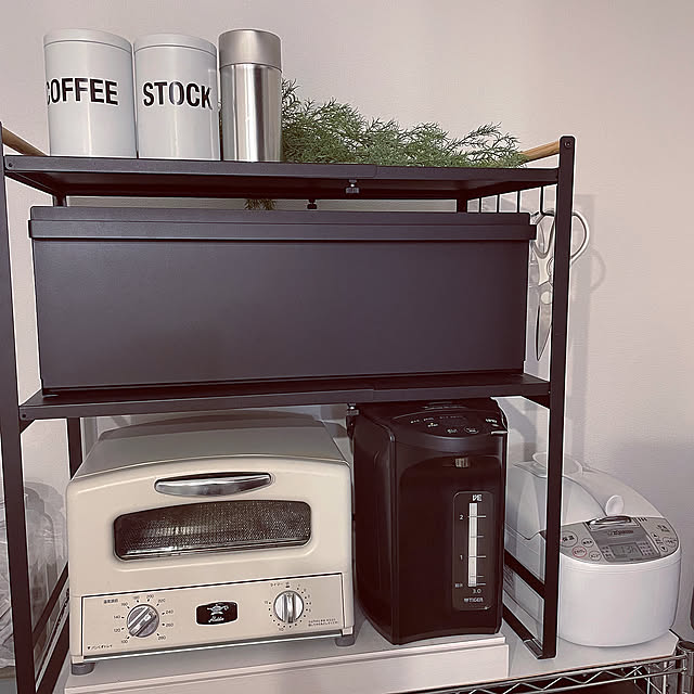 My Shelf,山善,アラジントースター,食器収納,tower,レンジラック,towerブレッドケース,狭小住宅,キッチン収納,建売住宅,こどもと暮らす,収納,シンプルインテリア,ブラックインテリア,ブレッドケース colorの部屋