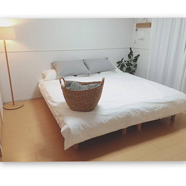 Bedroom,無印良品のベッドカバー,無印良品 シーツ,無印良品ライト,無印良品ベッド,みどりの雑貨屋さん,シンプルにすっきりと暮らす,シンプル好き,シンプルな部屋が好き,スッキリ暮らしたい,無印良品 壁に付けられる家具,清潔感が大事ー♪,無印良品,さわやかスタイル,ベージュ,ルームフレグランス,シンプルインテリア,スッキリが好き,シンプルライフ,無印良品カーテン,無印良品クッション,シンプルナチュラル Maron_Chaco_Roomの部屋